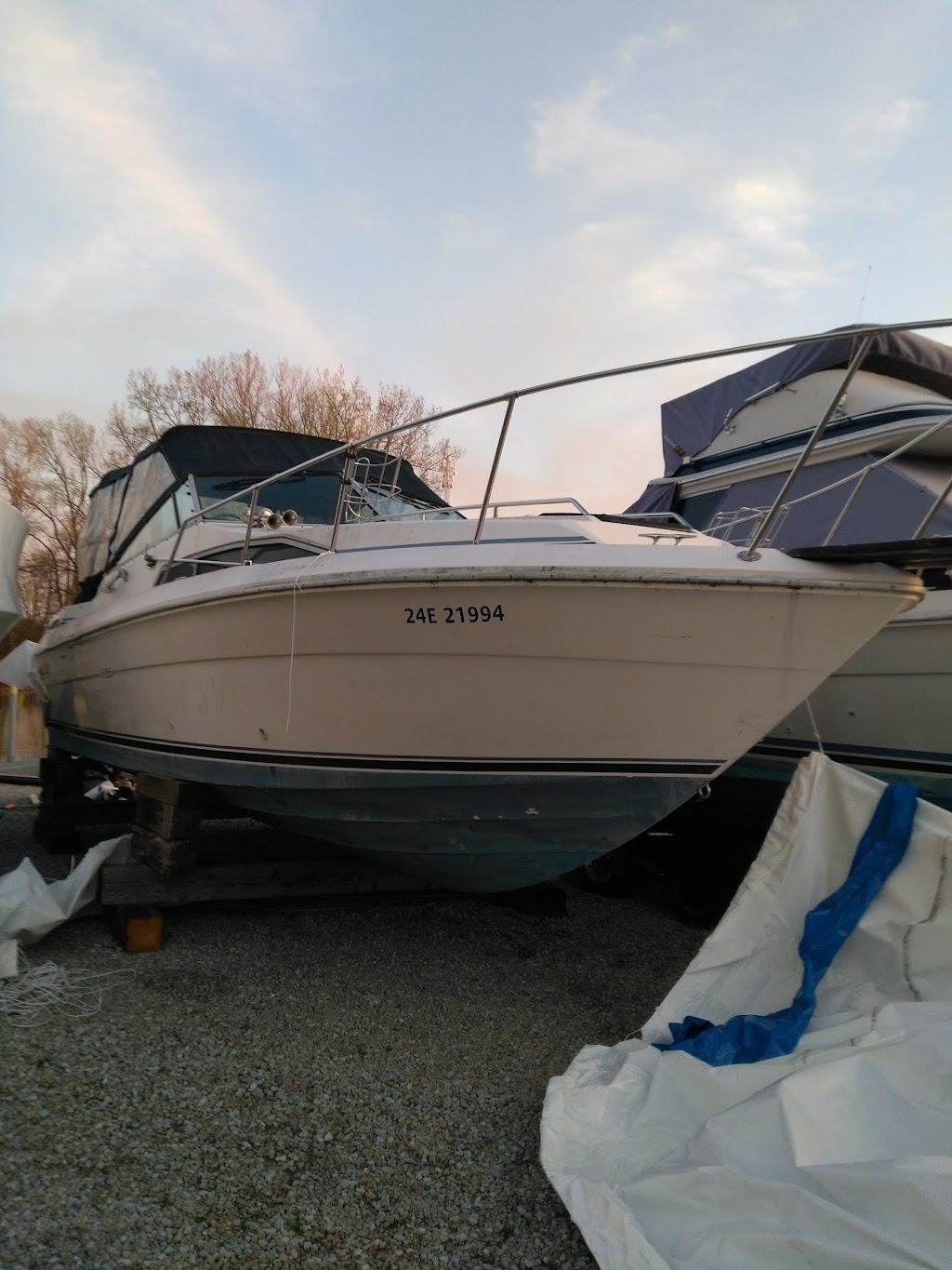 Luken Marina Inc | 21737 Harbour Dr, Pointe aux Roches, ON N0R 1N0, Canada | Phone: (519) 682-2868