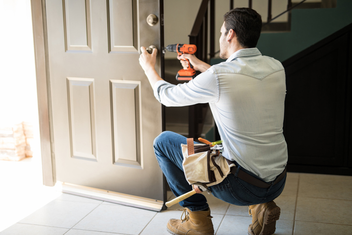 Locksmith Erin Mills Mississauga Service | 2285 Erin Mills Pkwy #11, Mississauga, ON L5K 1T8, Canada | Phone: (437) 800-2080