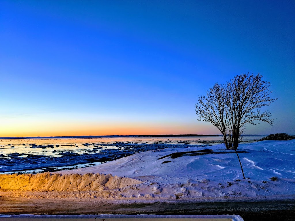 Chalet à louer | Trois-Pistoles sur mer | Hébergement | 120 Rue de la Grève, Rivière-Trois-Pistoles, QC G0L 2E0, Canada | Phone: (418) 262-1956