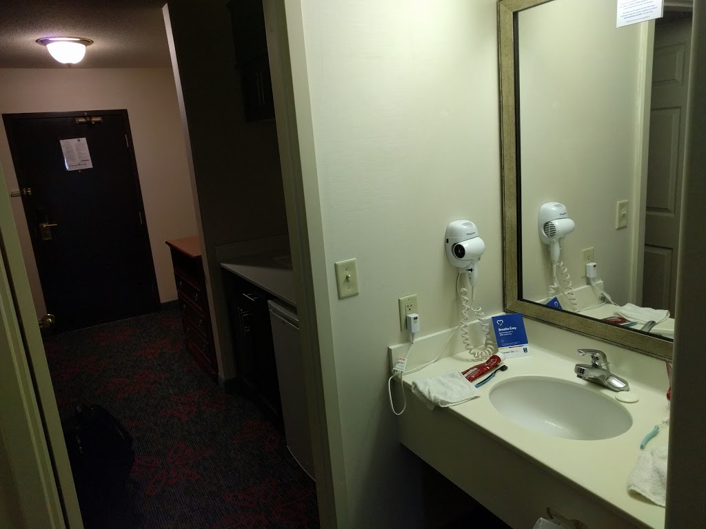 Comfort Inn & Suites University | 2369 Banff Trail NW, Calgary, AB T2M 4L2, Canada | Phone: (403) 289-2581