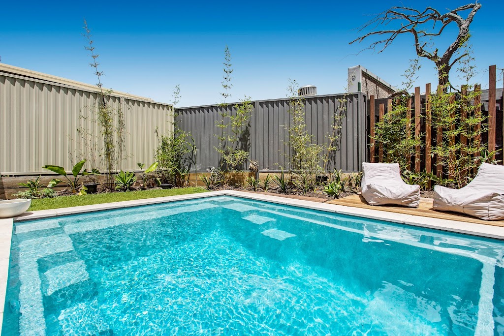 Narellan Pools Ottawa South | 2860 Donnelly Dr, Kemptville, ON K0G 1J0, Canada | Phone: (800) 682-5146