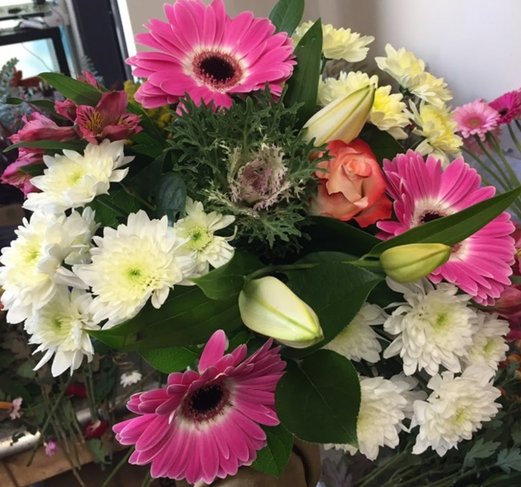 Frans Flowers | Food Court Entrance, 2929 Barnet Hwy, Coquitlam, BC V3B 5R5, Canada | Phone: (604) 941-9009