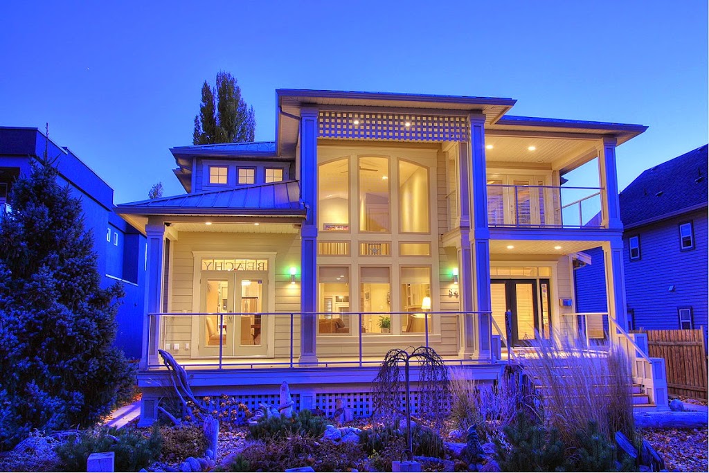 Ogopogo Bed and Breakfast | 845 Manhattan Dr, Kelowna, BC V1Y 1H6, Canada | Phone: (250) 762-7624