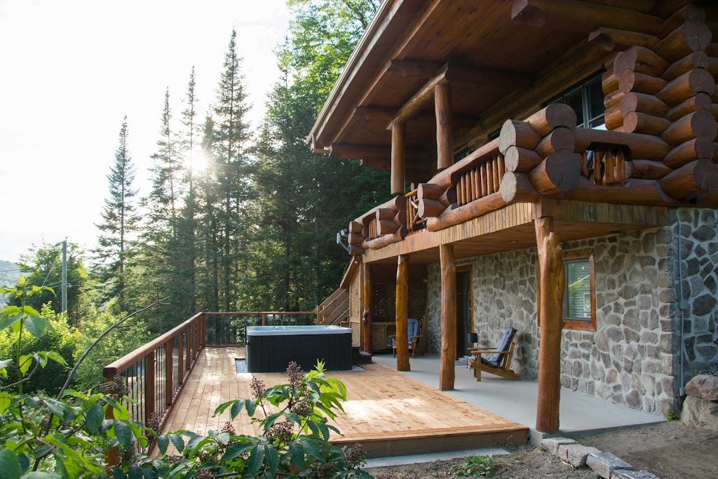Chalet le Alexandre | 120 All. du Centre, Saint-Faustin-Lac-Carré, QC J0T 1J2, Canada | Phone: (438) 509-2432