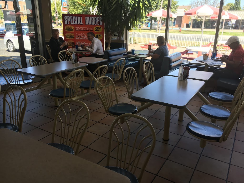 Restaurant La Belle Province | 6075 Chemin de Chambly, Saint-Hubert, QC J3Y 3R6, Canada | Phone: (450) 656-5384