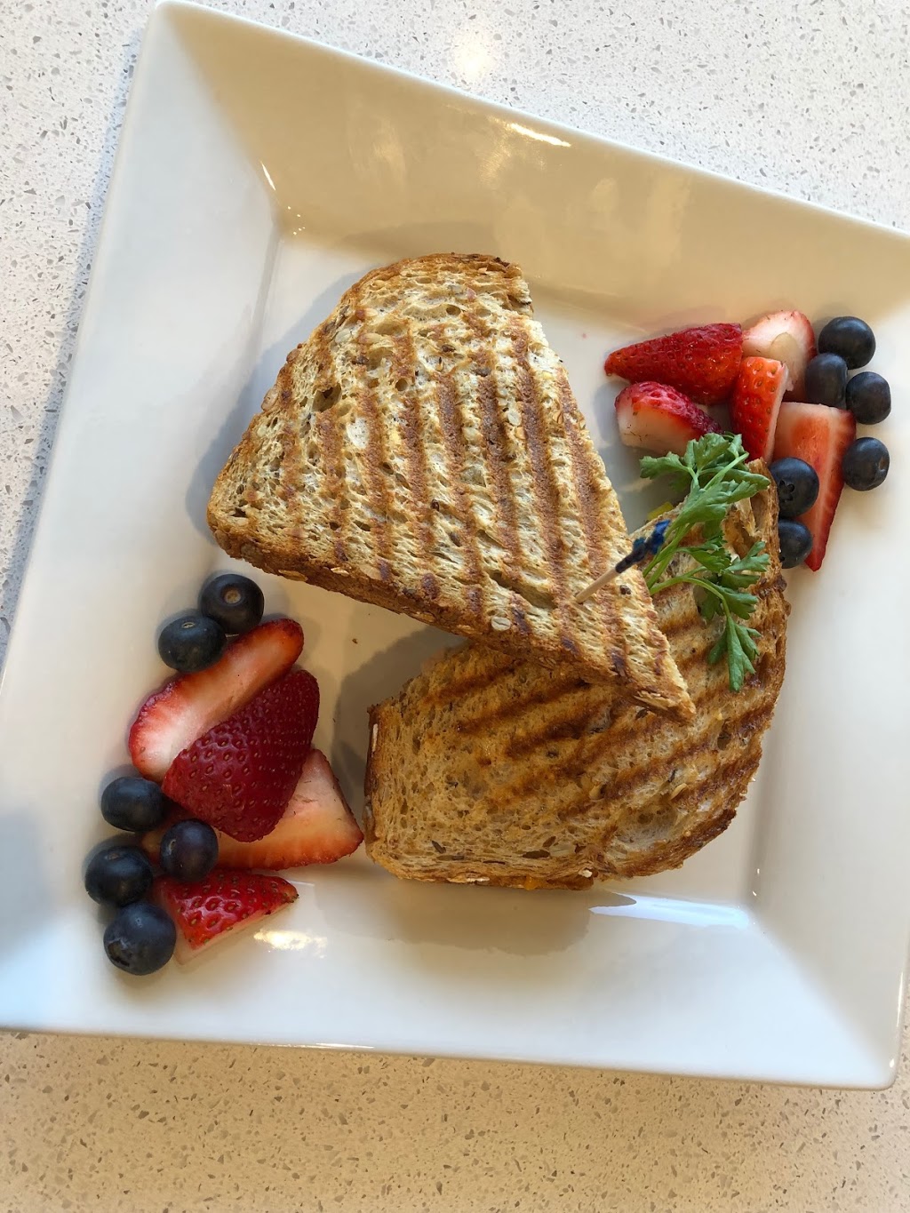 Eat Clean Healthy Grill & Juice Bar - St Albert | 3500 Tudor Glen, St. Albert, AB T8N 3V3, Canada | Phone: (587) 290-4663