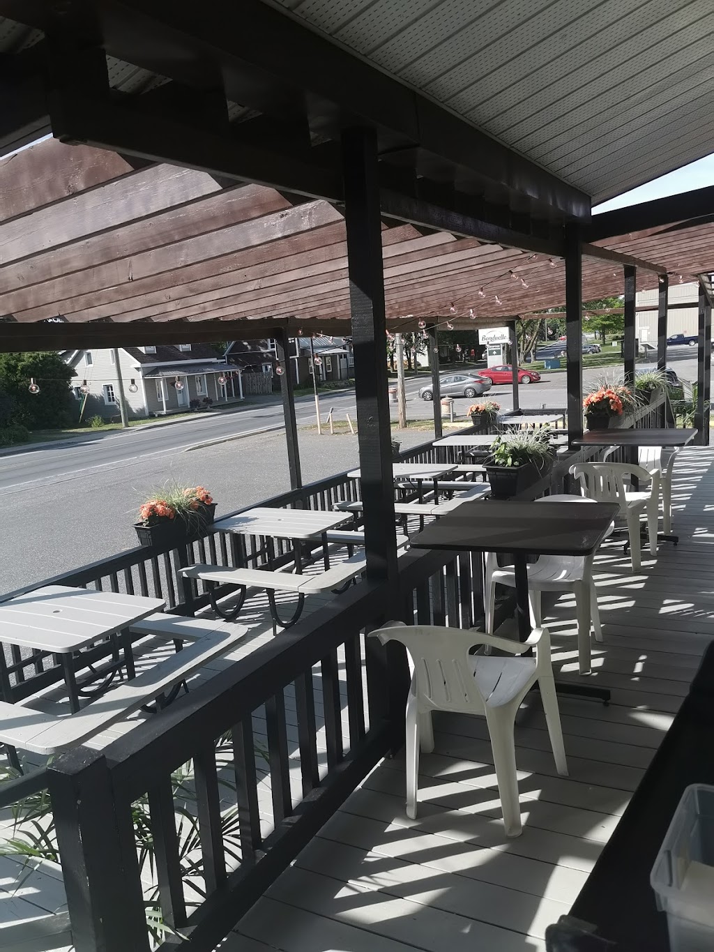 Paskoya Resto-Traiteur | 552 Chem. des Patriotes, Saint-Denis-sur-Richelieu, QC J0H 1K0, Canada | Phone: (450) 787-2565