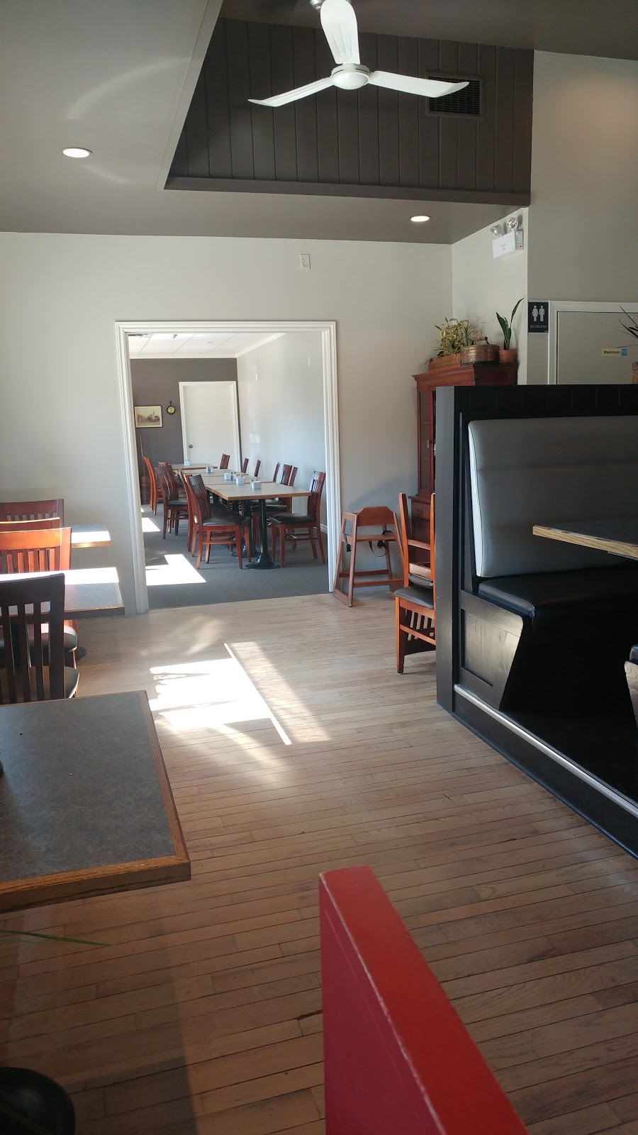 Vivians Country Cookin | 224 Main Street of Courtland, Courtland, ON N0J 1E0, Canada | Phone: (519) 842-7576