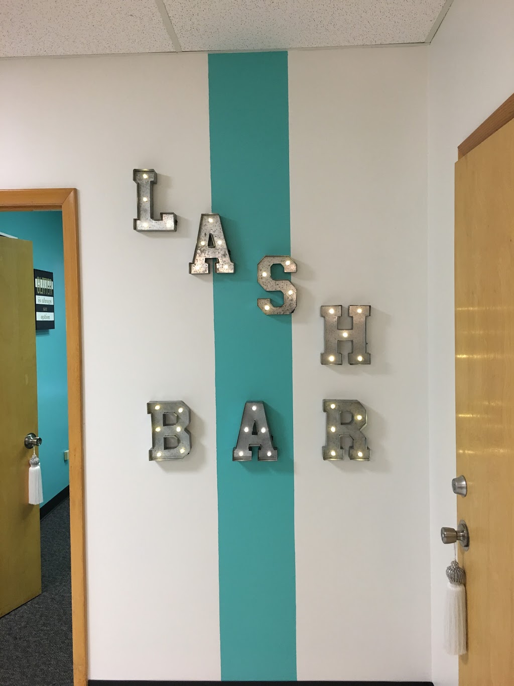 The Lash of Elegance | 80 Mead St, North Tonawanda, NY 14120, USA | Phone: (716) 389-2802