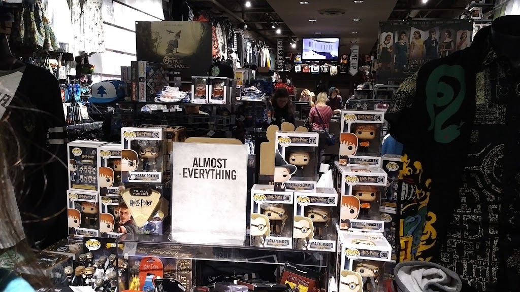 Hot Topic | 2960 Kingsway Dr RM E007, Kitchener, ON N2C 1X1, Canada | Phone: (519) 896-0861