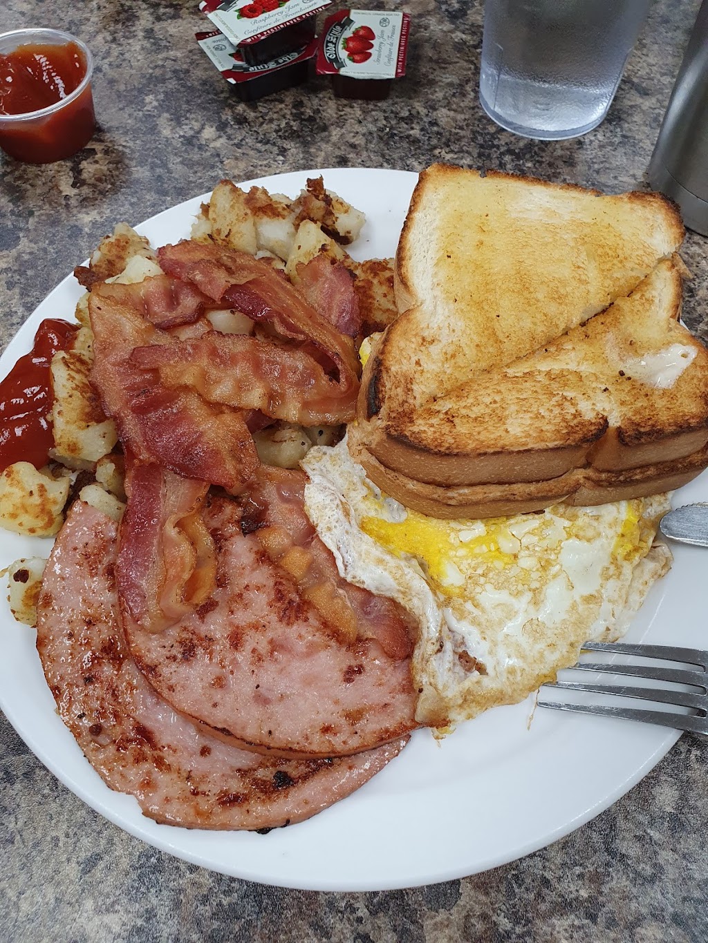 Maple House Bakery & Cafe | 76 Ellis Ave, OLeary, PE C0B 1V0, Canada | Phone: (902) 859-2774