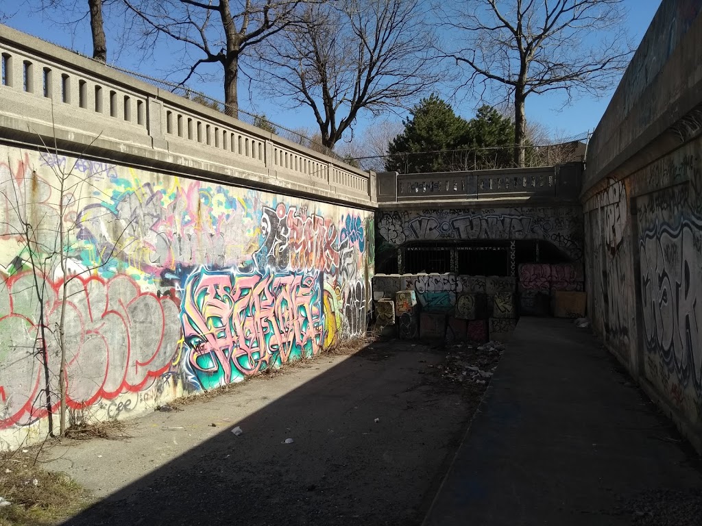 Square Gallery Park | Griffintown, Montreal, QC H3C 2C6, Canada | Phone: (514) 872-0311