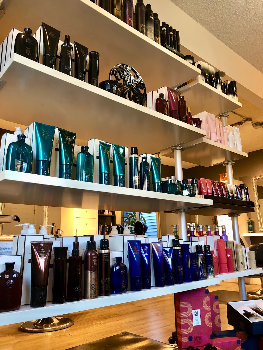 2 Sharp Chicks Salon & Co | 1913 34 Ave SW, Calgary, AB T2T 2C2, Canada | Phone: (403) 719-0233