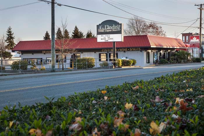 The Landing Pub & Liquor Store | 5449 Ladner Trunk Rd, Delta, BC V4K 1W6, Canada | Phone: (604) 946-2038