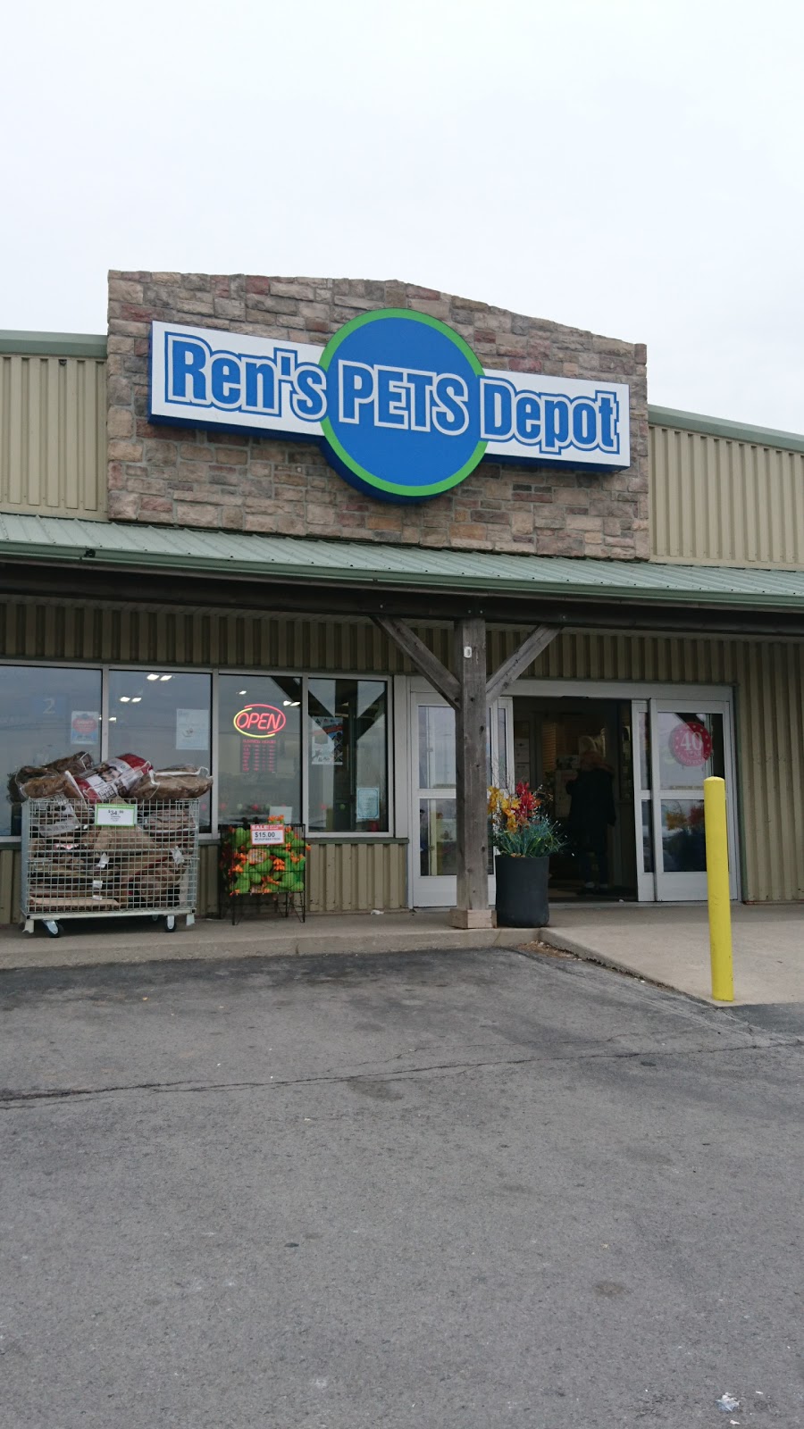 Rens Pets Oakville | 4002 Trafalgar Rd, Oakville, ON L6H 7B7, Canada | Phone: (905) 257-4611