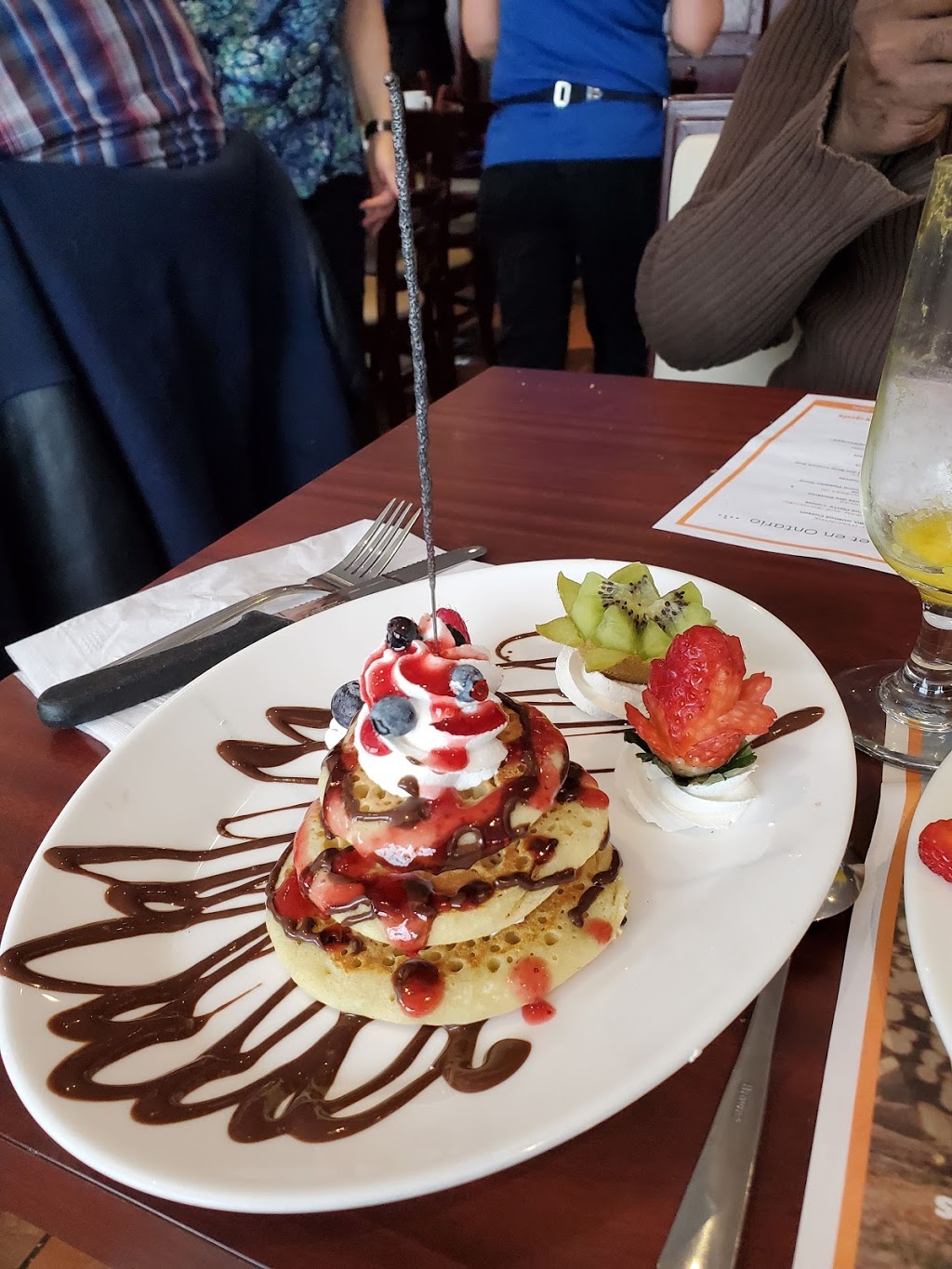 Eggsquis | 444 Boulevard Curé-Labelle, Laval, QC H7P 4W7, Canada | Phone: (450) 628-0444