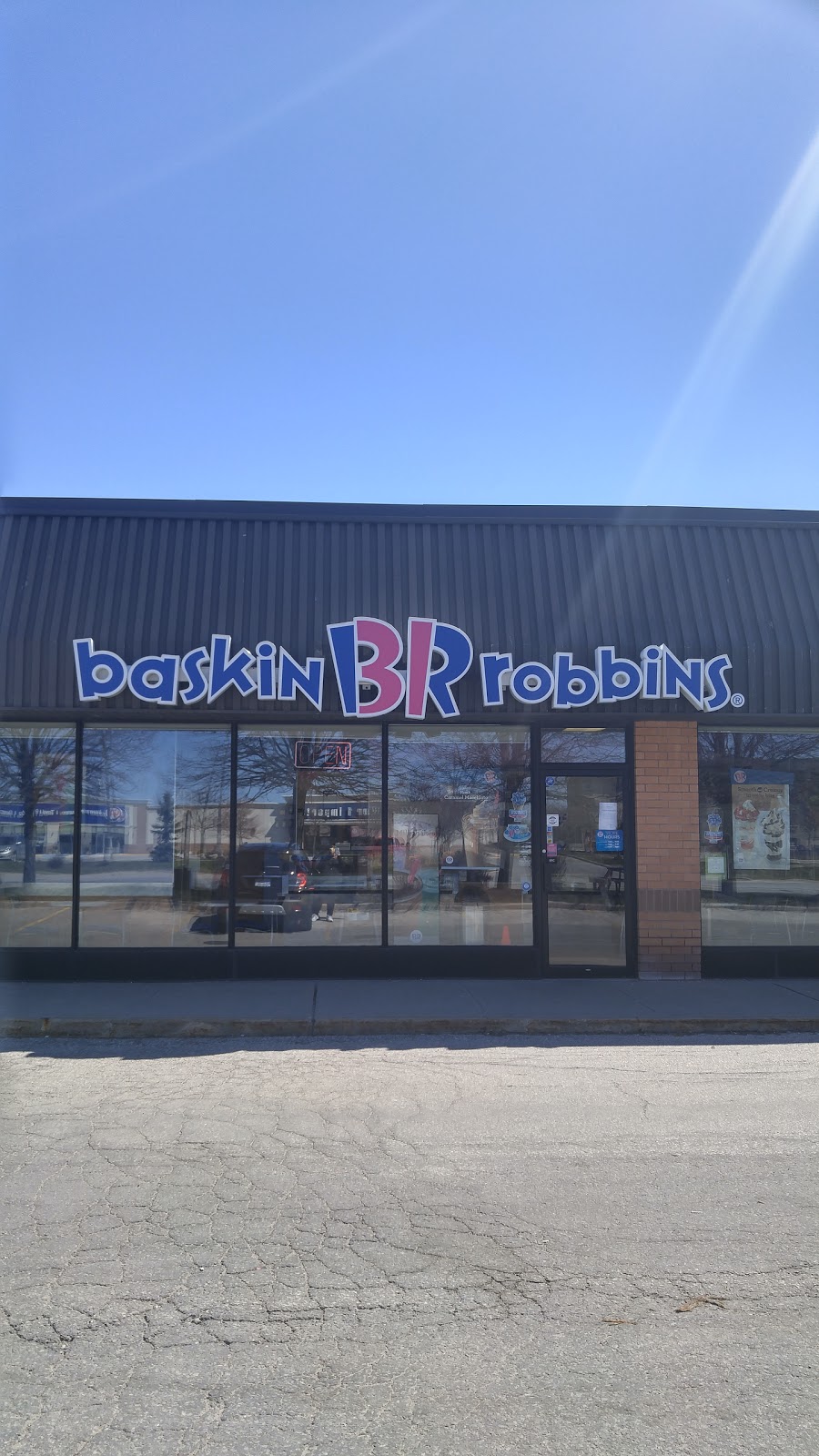Baskin Robbins | 75 Barrie View Dr, Barrie, ON L4N 8V4, Canada | Phone: (705) 727-1661