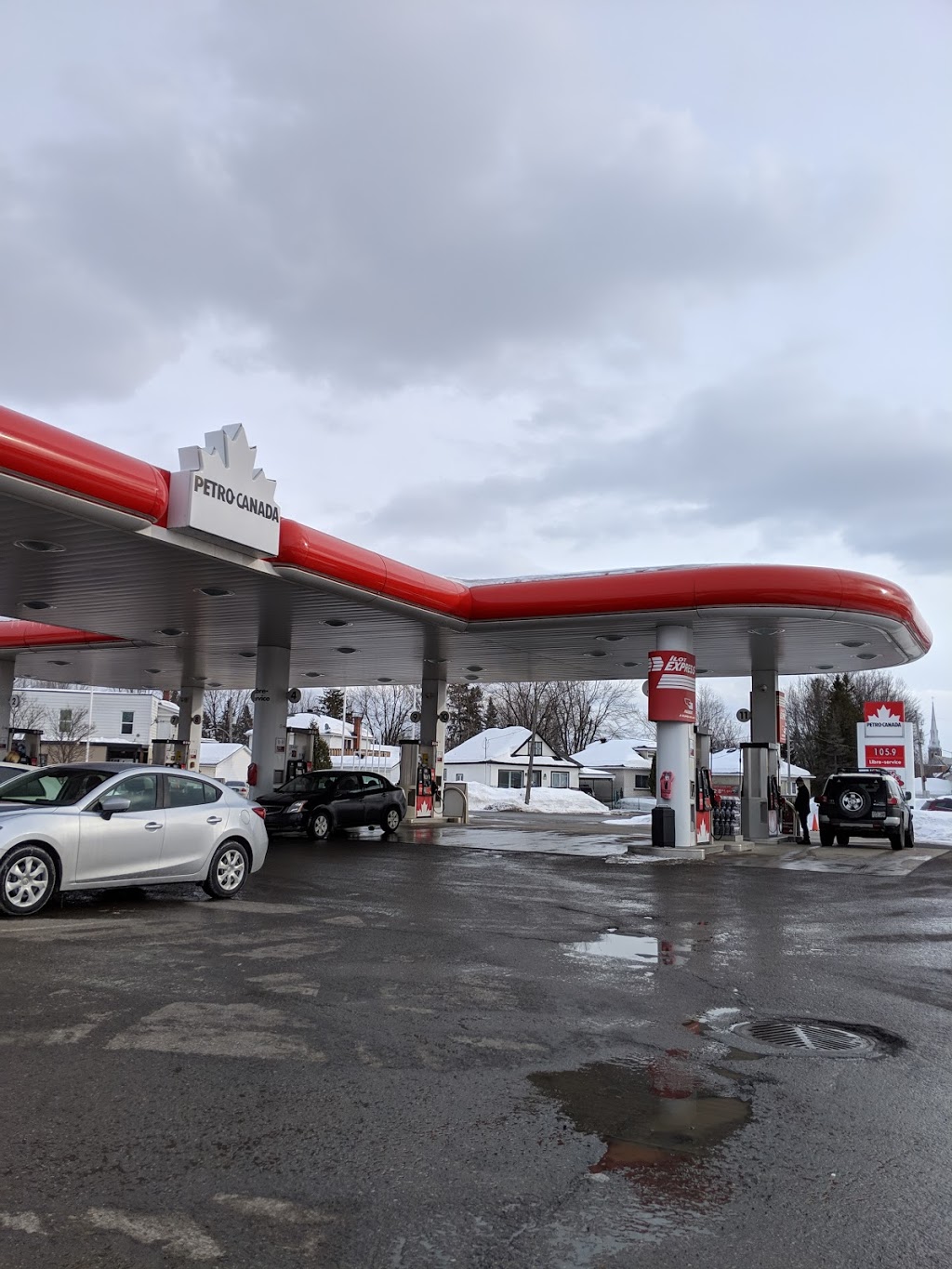 Petro-Canada | 47 Boulevard Gréber, Gatineau, QC J8T 3P7, Canada | Phone: (819) 561-0737