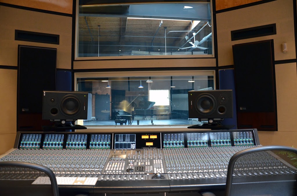 Studios Piccolo | 1977 Rue Lepailleur, Montréal, QC H1L 6E4, Canada | Phone: (514) 351-0009