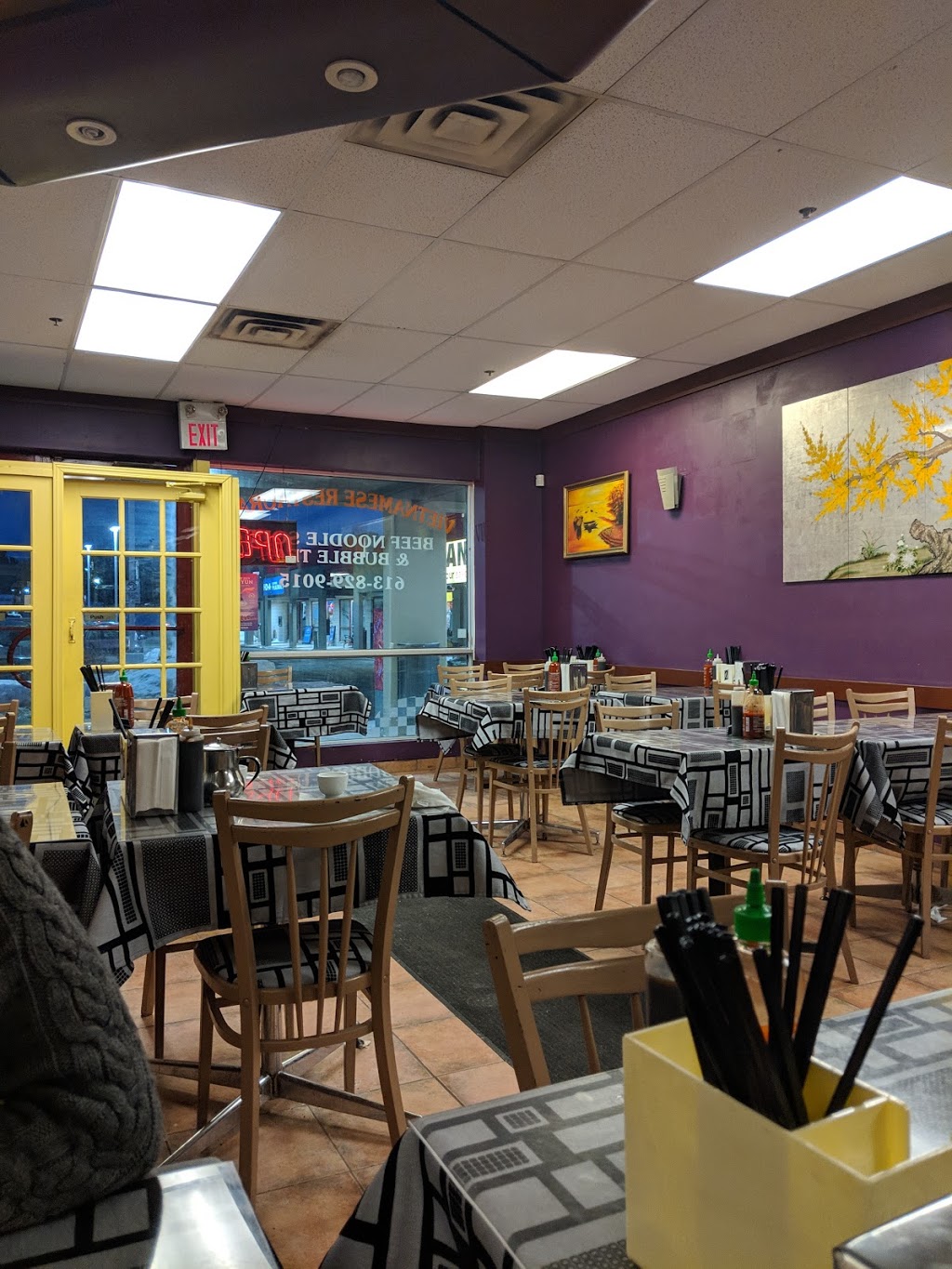 Mr Pho Vietnamese Restaurant | 1861 Robertson Rd, Nepean, ON K2H 9N5, Canada | Phone: (613) 829-9015