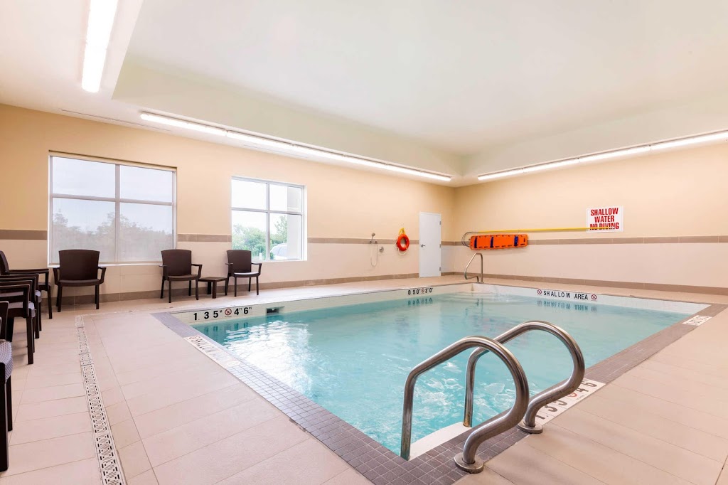 Comfort Inn & Suites | 5 Spicer Square, Bowmanville, ON L1C 5M2, Canada | Phone: (905) 623-6781