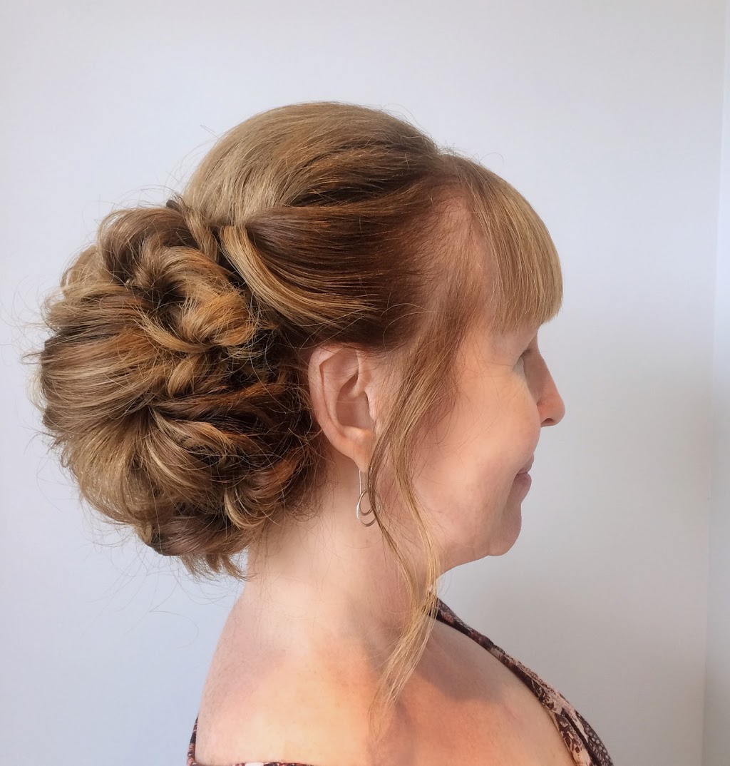Salon Blunt | 170 Liberty St S Unit 3, Bowmanville, ON L1C 4W4, Canada | Phone: (905) 697-7171