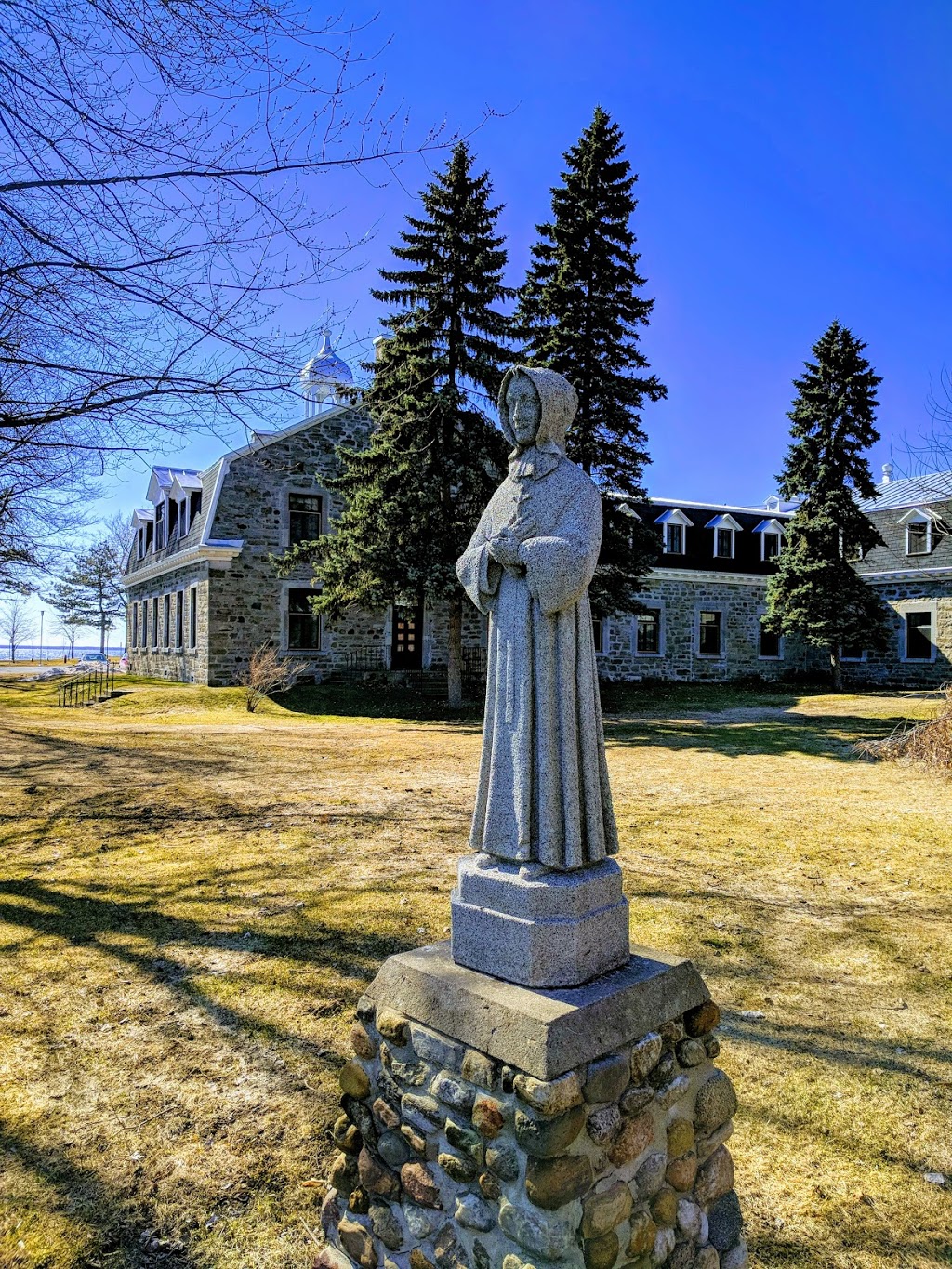 Ile Saint-Bernard | 480 Boulevard DYouville, Châteauguay, QC J6J 5T9, Canada | Phone: (450) 698-3133