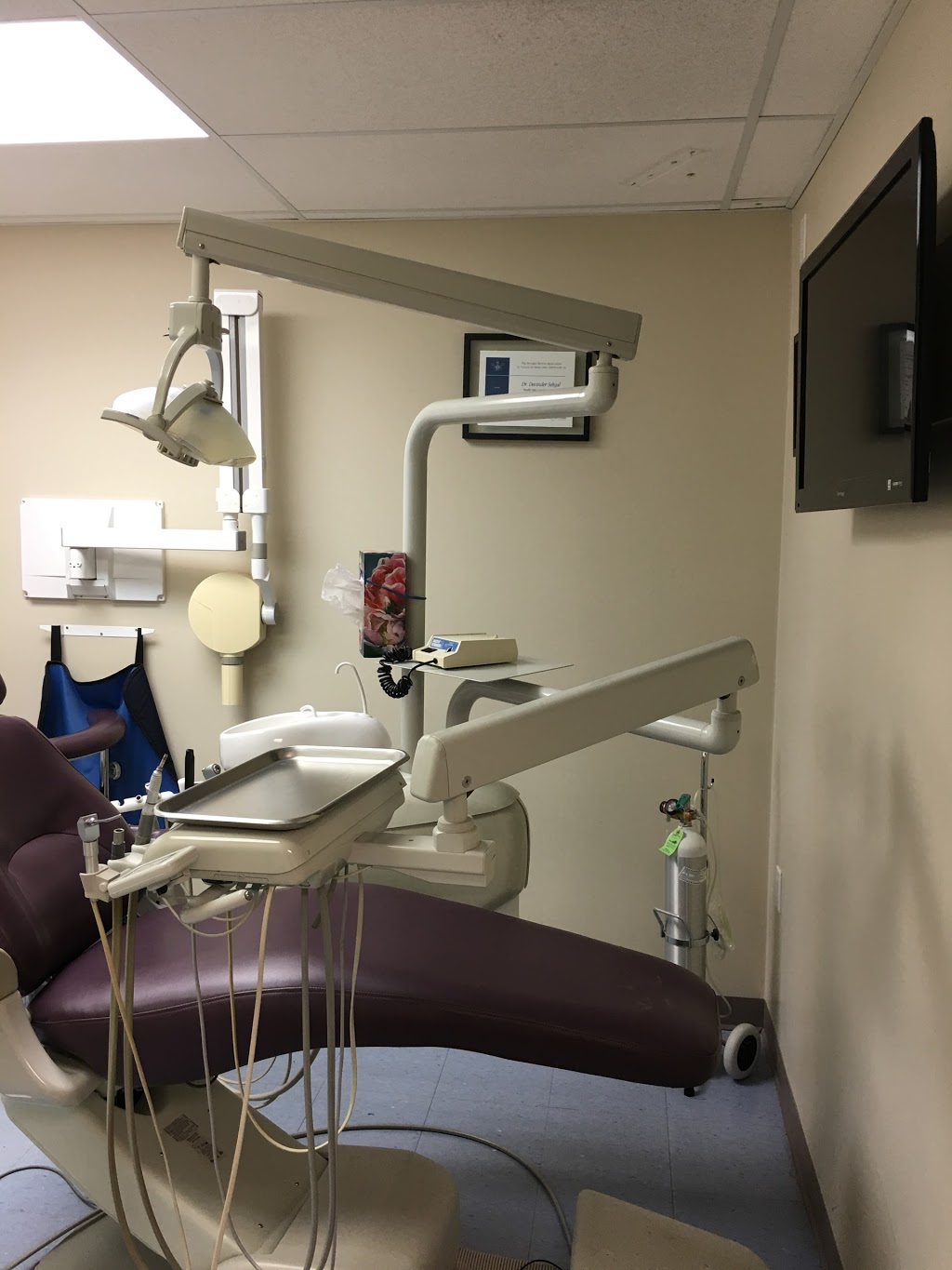 Dr. Sehgals Dental Office | 40 Finchgate Blvd #206, Brampton, ON L6T 3J1, Canada | Phone: (905) 792-2306