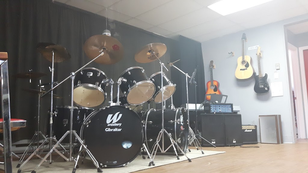 Maison Des Jeunes De Coaticook | 70 Rue Laurence, Coaticook, QC J1A 2L5, Canada | Phone: (819) 849-7362
