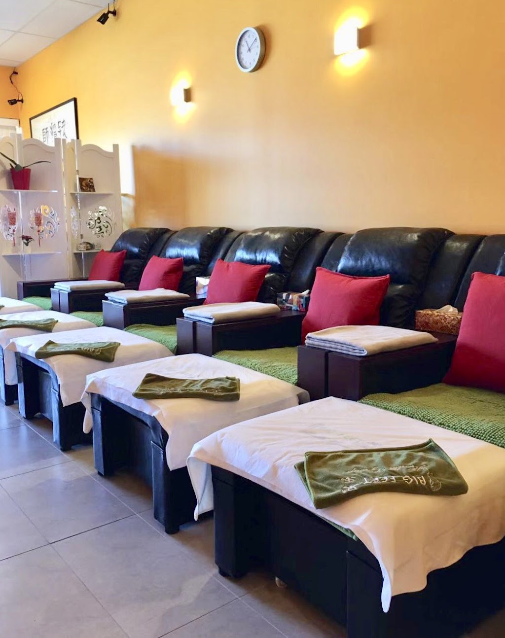 Big Feet | 46030 Yale Rd West 19, Chilliwack, BC V2P 7V2, Canada | Phone: (604) 392-7270