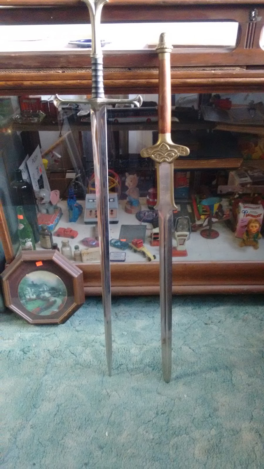 Revas Antiques & Collectibles | 23 Queen St N, Tilbury, ON N0P 2L0, Canada | Phone: (519) 436-1873