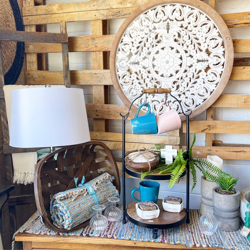 Merrys Mercantile (Formerly Past Connections Emporium) | 5014 50 Ave, Bentley, AB T0C 0J0, Canada | Phone: (403) 658-2300