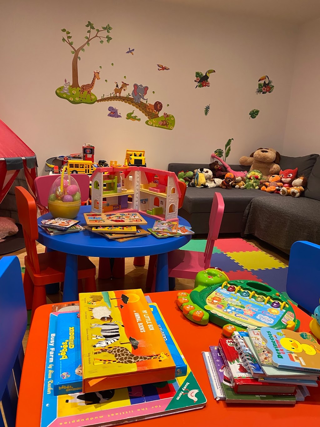 Garderie éducatif les Beaux Papillons | 533 Montrose Dr, Beaconsfield, QC H9W 5T5, Canada | Phone: (438) 771-9898