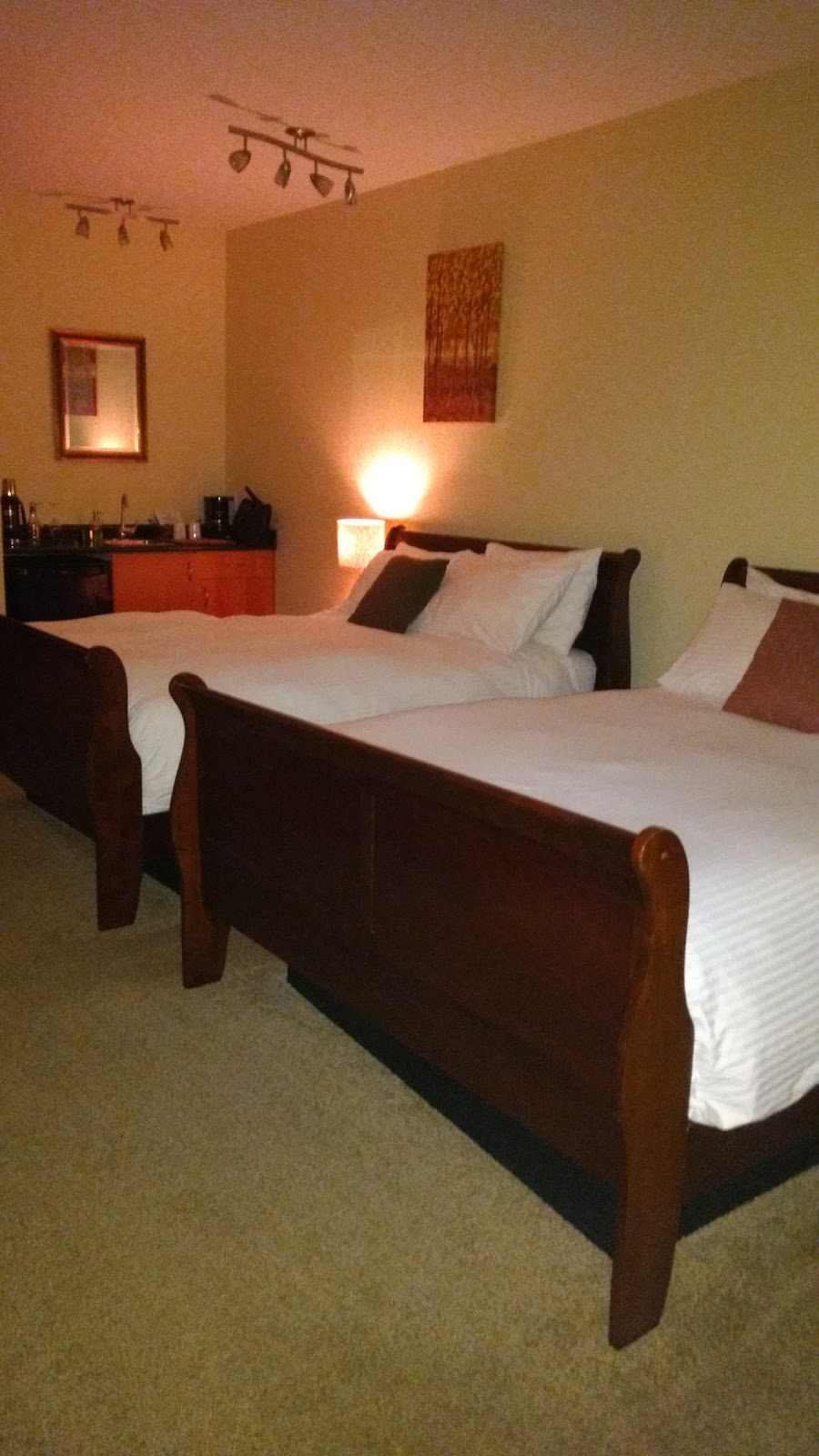 Moon Water Lodge | 265 Trans-Canada Hwy, Malahat, BC V0R 2L0, Canada | Phone: (778) 432-3123
