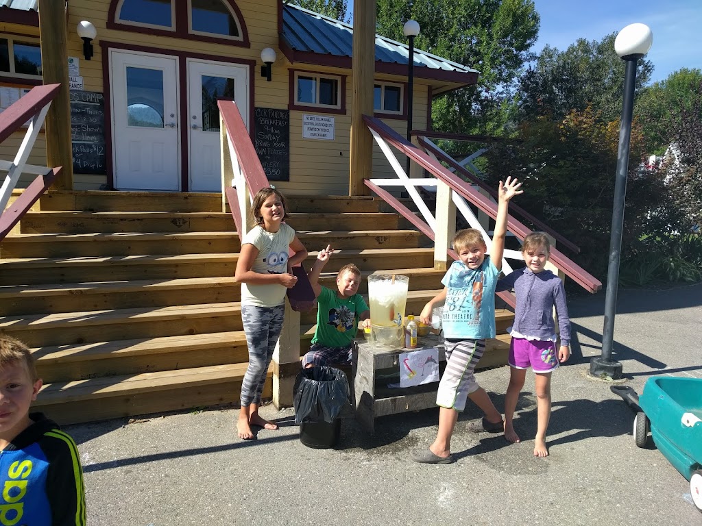 Willow Beach Resort LTD | 14 Tedesco Rd, Christina Lake, BC V0H 1E2, Canada | Phone: (250) 447-7681