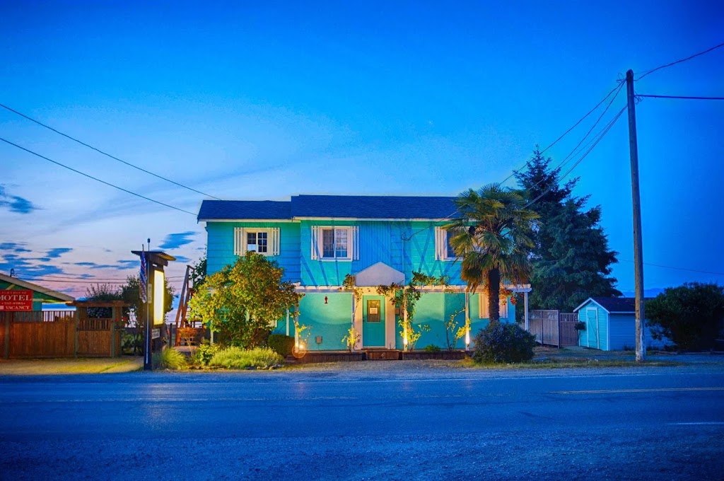 Lighthouse Motel | 6035 Island Hwy W, Qualicum Beach, BC V9K 2E1, Canada | Phone: (250) 757-8765