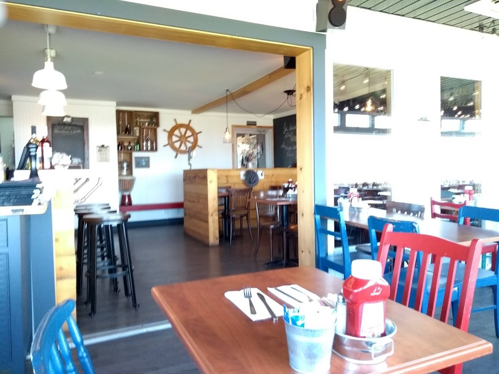 Le Quai Resto-Pub | 5 Rue des Remparts, Saint-Michel-de-Bellechasse, QC G0R 3S0, Canada | Phone: (418) 884-4088