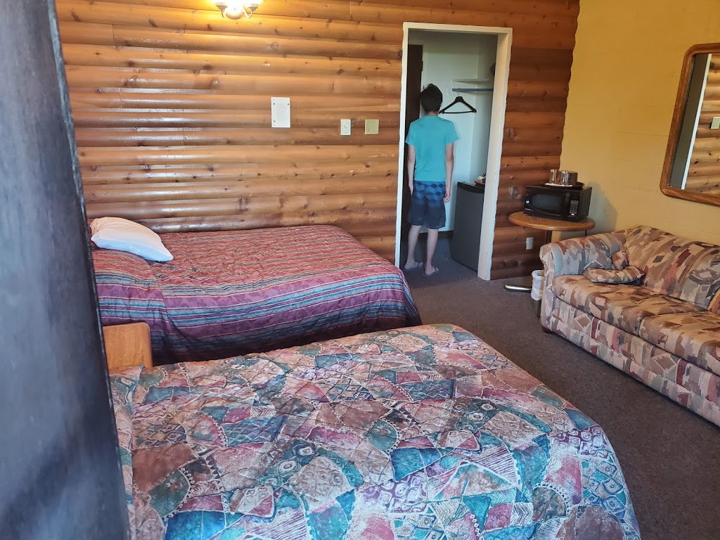 Birchwood Motor Hotel | 112018 Provincial Trunk Hwy 59, Traverse Bay, MB R0E 2A0, Canada | Phone: (204) 756-2596