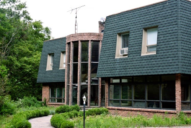 Trafalgar Addiction Treatment Centre West | 5483 Trafalgar Rd N, Erin, ON N0B 1T0, Canada | Phone: (855) 972-9760
