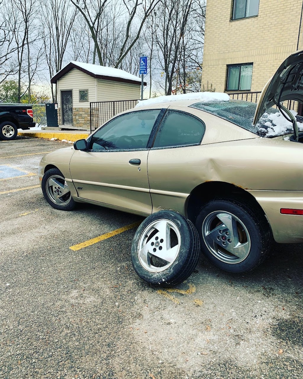 Scrap Car Removal Barrie | 16 George St, Barrie, ON L4N 5N3, Canada | Phone: (705) 243-0957