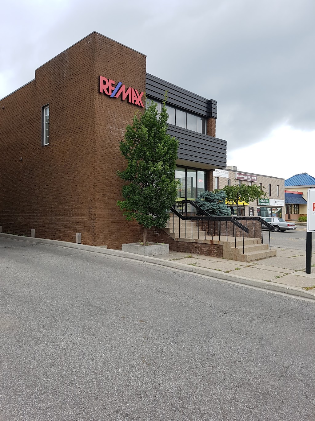 Andrew Chris | 767 King St W, Oshawa, ON L1J 2L2, Canada | Phone: (905) 721-8646