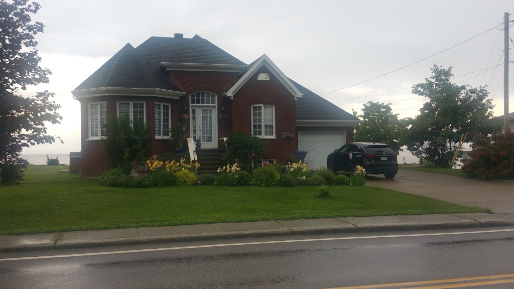 La blanche du Cap | 1084 Rue Principale, Petite-Rivière-Saint-François, QC G0A 2L0, Canada | Phone: (819) 580-9210