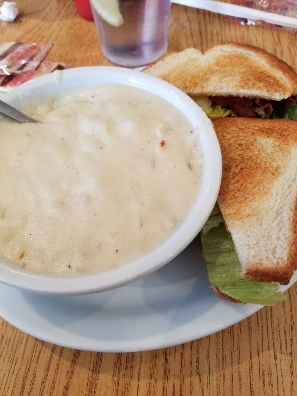 Village Cafe | 1875 Fourth Line, Ohsweken, ON N0A 1M0, Canada | Phone: (519) 445-0555
