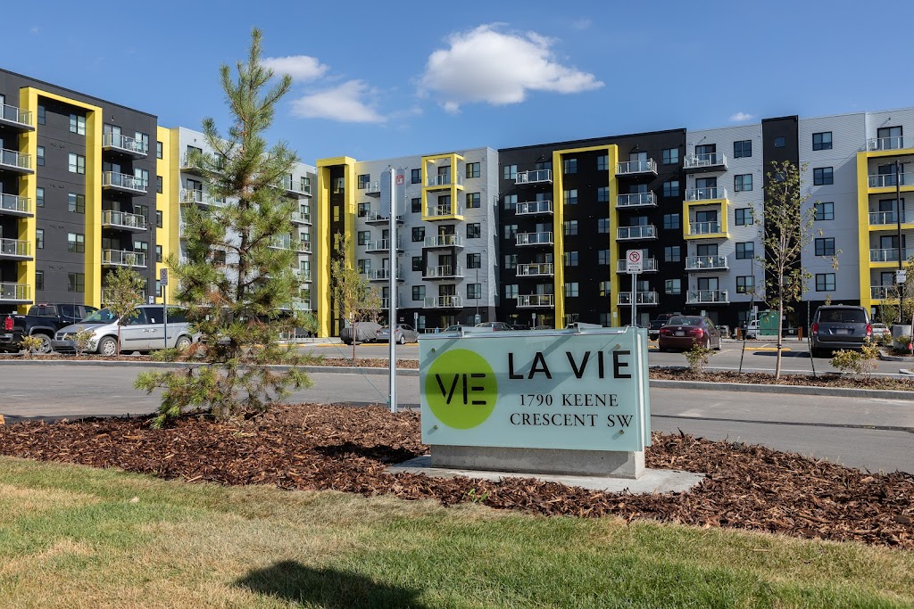 La Vie Luxury Living | 1790 Keene Cres SW, Edmonton, AB T6W 4H9, Canada | Phone: (780) 246-0714