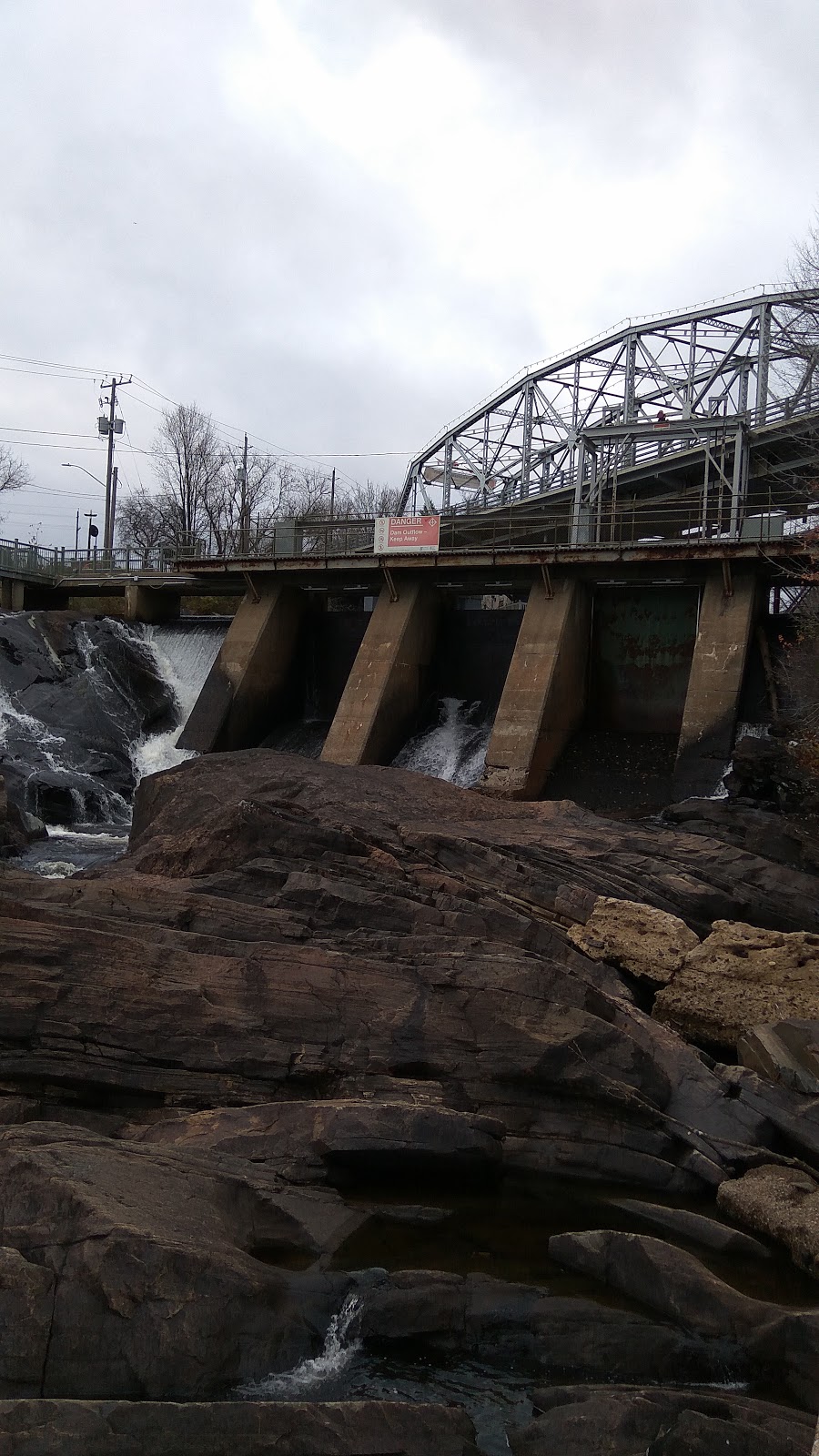 Bracebridge Visitor Info Ctr | 1 Manitoba St, Bracebridge, ON P1L 1S4, Canada | Phone: (705) 645-8121