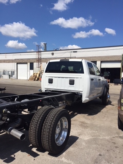 KMC Auto Collision | 361 Grays Rd, Hamilton, ON L8E 2Z1, Canada | Phone: (905) 560-9744