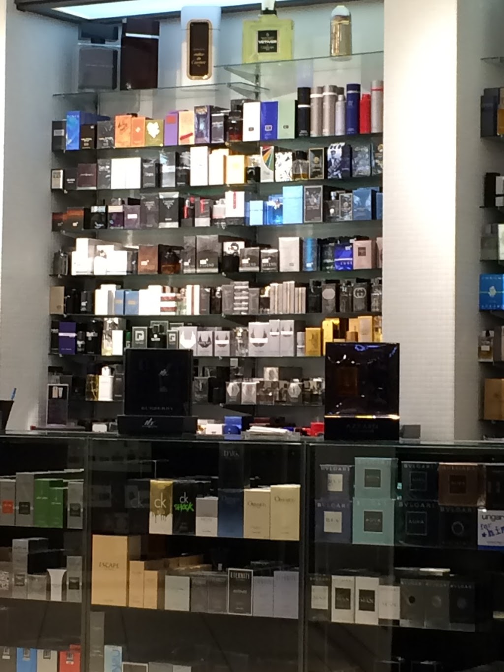 Eau Parfum | 3035 Boulevard le Carrefour R021, Laval, QC H7T 1C8, Canada | Phone: (450) 687-4646