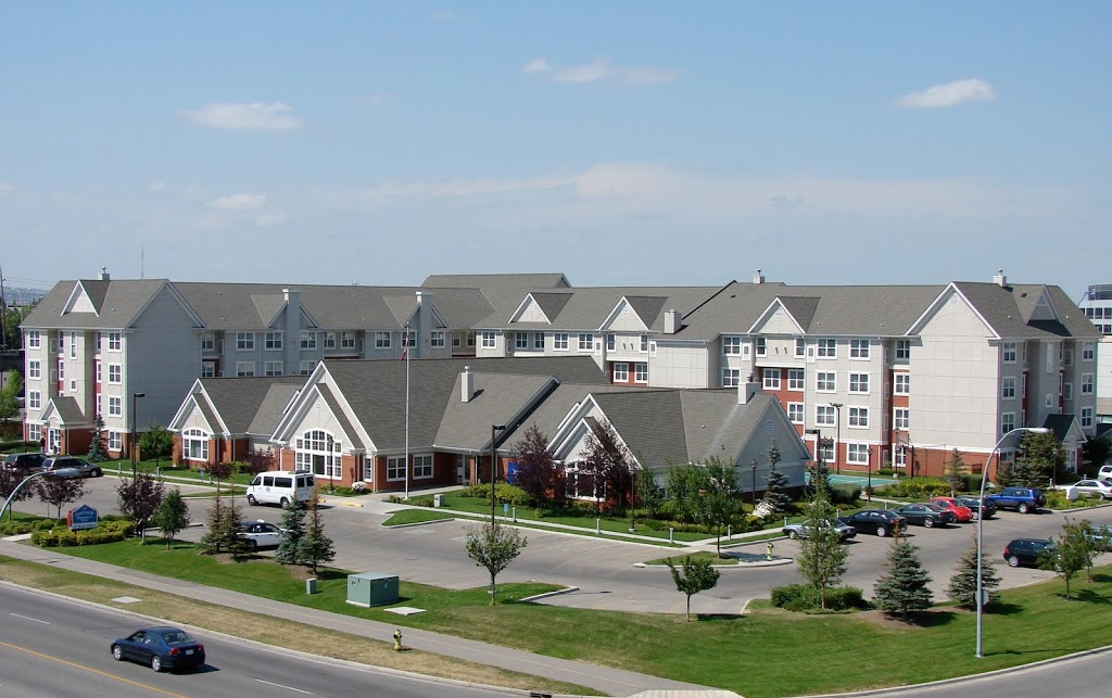 Lakeview Signature Inn - Calgary Airport | 2622 39 Ave NE, Calgary, AB T1Y 7J9, Canada | Phone: (403) 735-3336