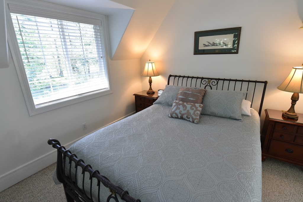 Otters Pond Bed and Breakfast | 100 Tomihi Dr, Eastsound, WA 98245, USA | Phone: (360) 376-8844