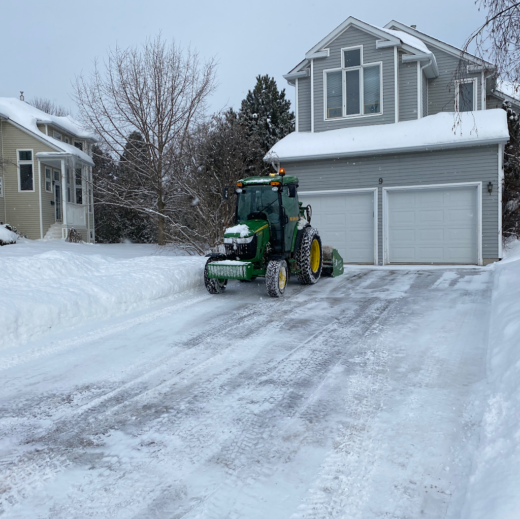 Collingwood MK Lawn Care | 114 Katherine St, Collingwood, ON L9Y 3R5, Canada | Phone: (705) 441-2747